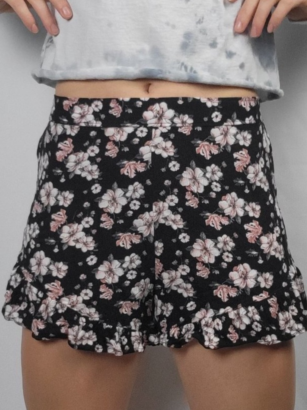 Aeropostale Ruffle Floral Black Pink Shorts Small Flowers